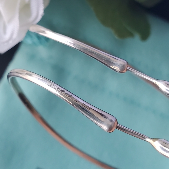 Tiffany & Co. Elsa Peretti Open Heart Hoop Earrings - Picture 4 of 5